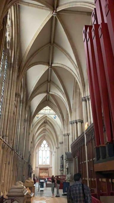 Betty'S Minster View - 6 Twins Or 3 Superkings -Central With Free Parking Йорк Экстерьер фото